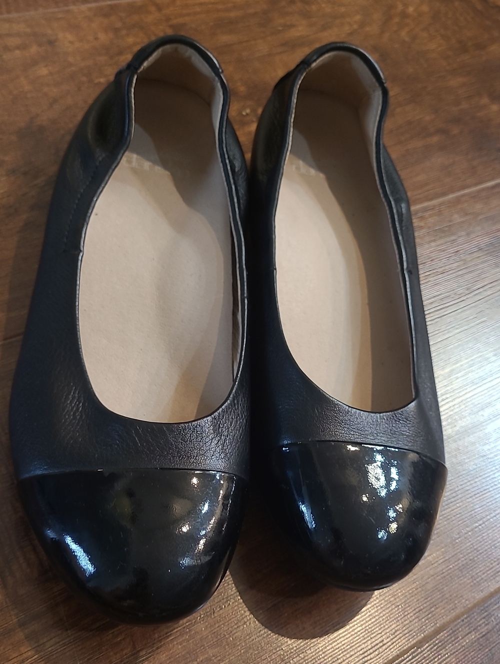 Dansko Women's Lisanne Black Milled  Cap-Toe Ballet Flats Size 8.5 /39 Comfort